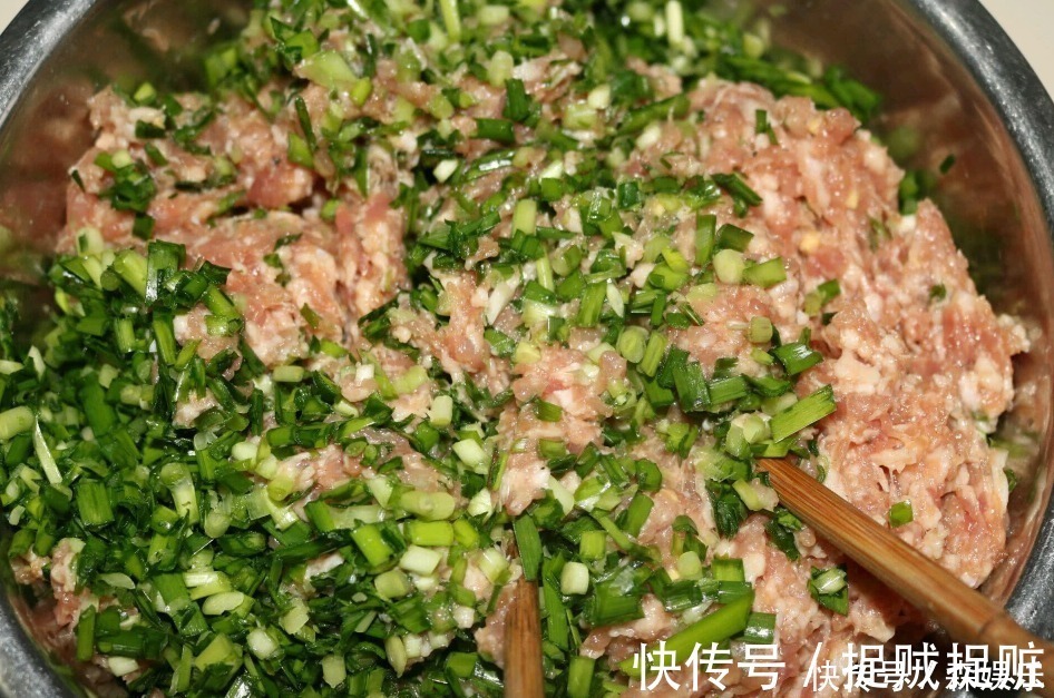 饺子馅|包韭菜馅,这3样不要放!多数人爱放,导致饺子爱出水,腥味也大