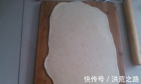 想吃苏打饼干不用买，1碗面粉自己在家做，不加黄油，更营养健康！