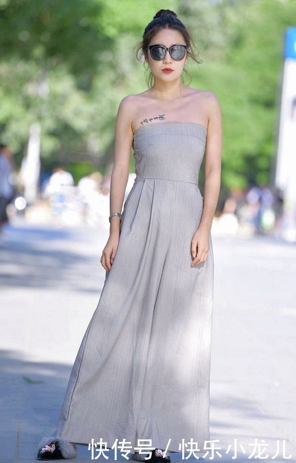 蕾丝材质的连衣裙，非常衬身材，两闺蜜谁更美！