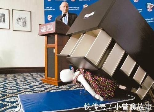 柜子|宝妈在厨房做饭,卧室内传来一声闷响,妈妈看后崩溃痛哭