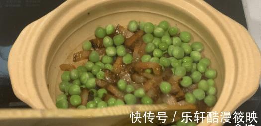 饭菜|天热不爱炒菜,试一试做腊肉豌豆焖饭,饭菜都有了,省时省事