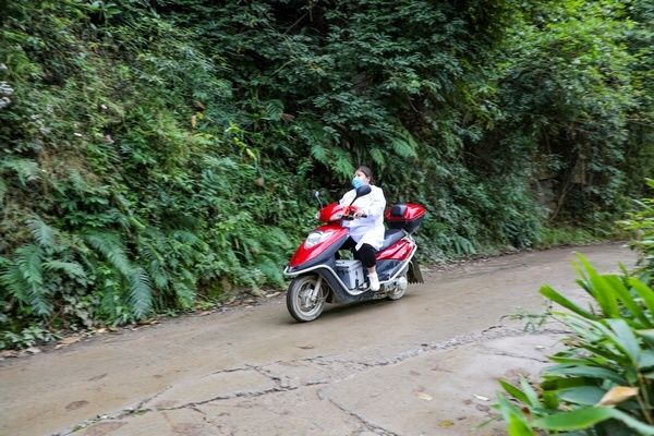 绥阳县|陈远秋：摩托车上建起“流动诊所”