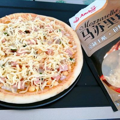 马苏里拉|#安佳马苏里拉芝士挑战赛#吃一口就放不下的披萨