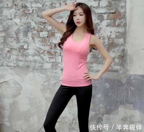 街拍性感紧身打底裤小姐姐,还能体现不一样的青春气质