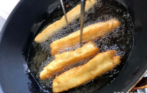 想在家做油条，就教你油条店的独家配方，保证炸出来好吃还有韧劲