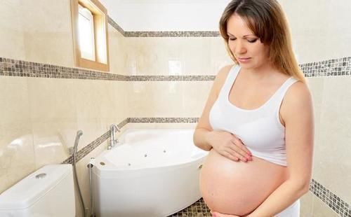 门窗|孕妇在洗澡的时候有哪些需要注意的问题?
