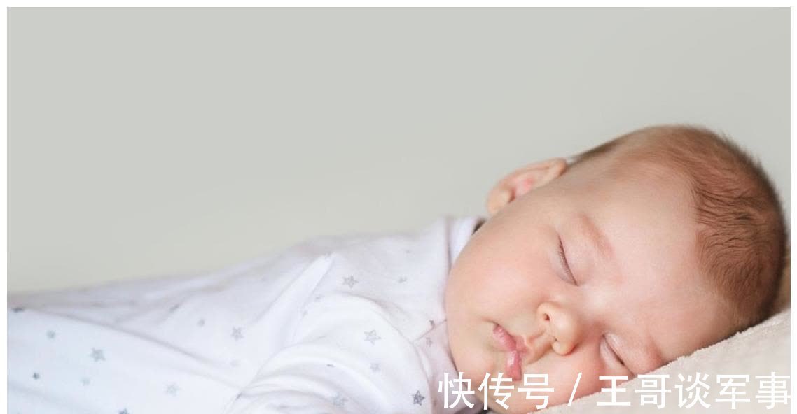 宝爸|不同“睡姿”可能暗示了孩子不同性格,如果是第3种,宝妈要注意