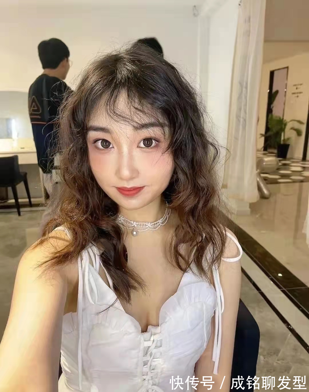 羊毛卷发型|羊毛卷时髦又显发量,但有四种人不适合烫,不仅显老还拉低颜值