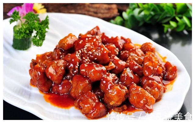 十分正宗的糖醋排骨做法,仅用糖和醋来调味,做出来色泽鲜红入味