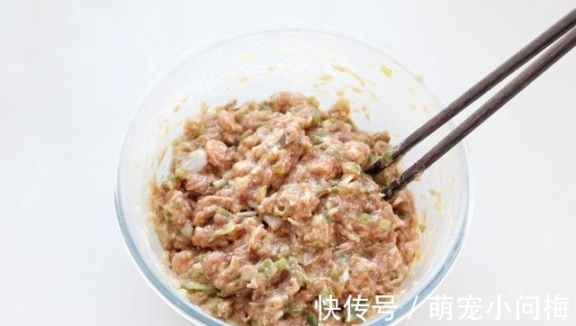 诀窍|蒸肉包子有诀窍,调馅时多做这一步,皮软馅香直冒汁儿,好吃到爆