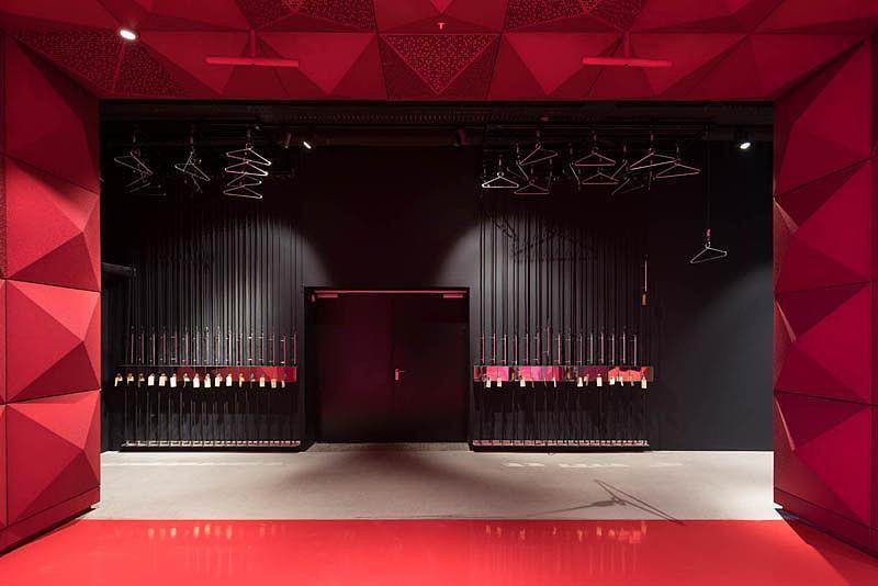 挑战|摇滚博物馆挑战地心引力、布满金色饰钉的建筑设计