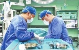 吹萨克斯|老人苦练萨克斯竟“吹”破肚皮