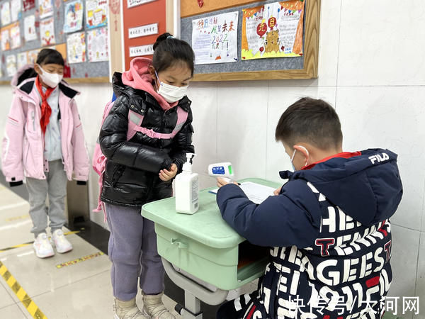 省实验小学|雪花纷飞“神兽”归笼 郑州中小学迎来正式开学第一天