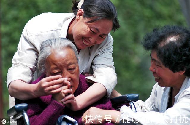 不饱和脂肪酸|不想得老年痴呆,请改掉4个饮食习惯,补充3种营养,保护大脑健康