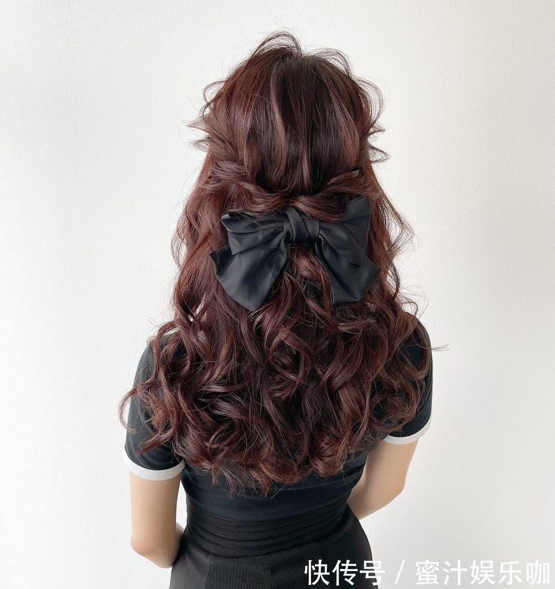 流行发型 大波浪半扎发利落短发,流行发型有多美?让人越看越想剪