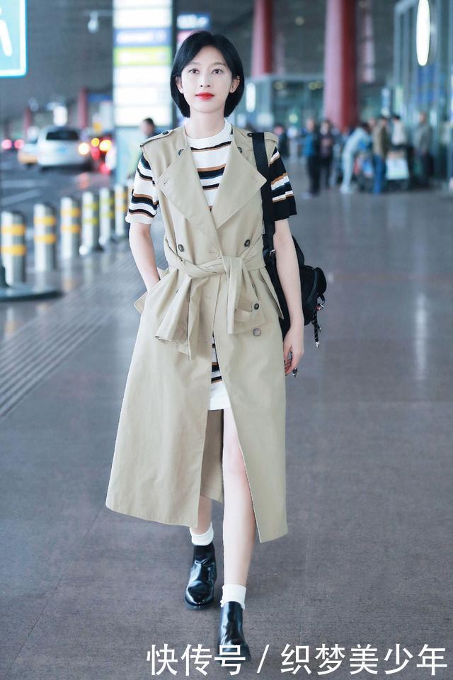 先别急着买风衣,初秋流行的是“长马甲”,知性帅气又百搭!