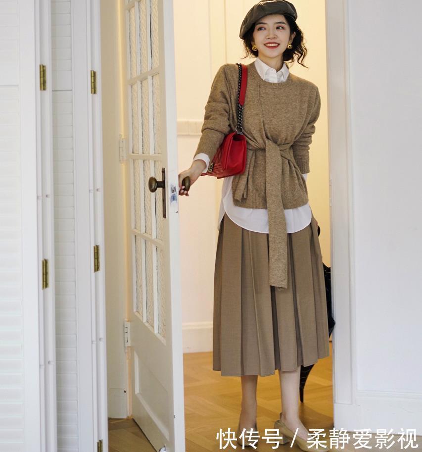 秋天最好别单穿毛衣,跟着三木学学“叠穿法”,时髦高级又洋气