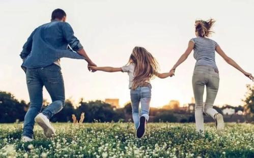 宝妈|孩子“回村”前后的对比照火了,不顾形象的样子,实在太萌了