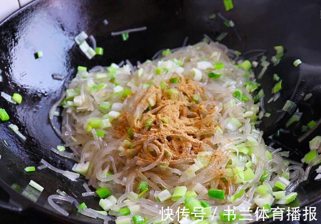 江一舟|蒸包子，记住不要直接上锅蒸，大厨教你一招，包子蓬松暄软不塌陷