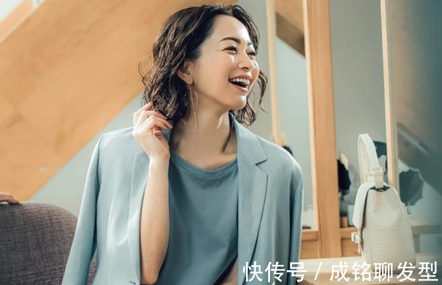 齐肩|建议中年女人,尽量少烫这5种“卷发”,老气没气质还拉低档次