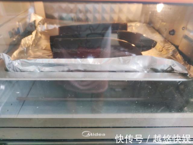 5分钟教会你蒜蓉烤茄子，再也不用吃路边摊了，在家就能轻松搞定