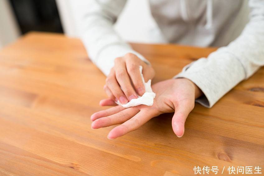 产后出汗多是否正常现象?医生:这3种情况或需及时就医