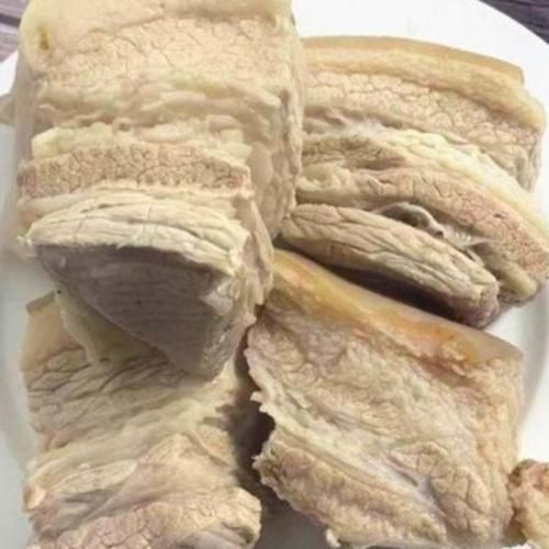 难怪猪肉那么香,还是将猪肉焯水去腥水,大厨,只要我们方法用对了
