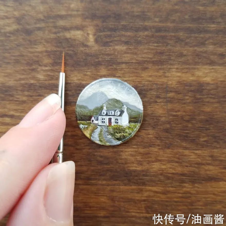 小画&她在硬币上画画,满满的都是细节,网友直呼爱了爱了