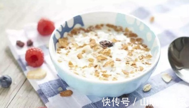 麦片|你是煮燕麦,还是泡燕麦两种营养是不一样的,三高的人应该关注