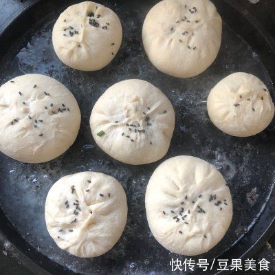 韭菜肉|尝尝这道不油腻的韭菜肉丁水煎包，生活赛过活神仙