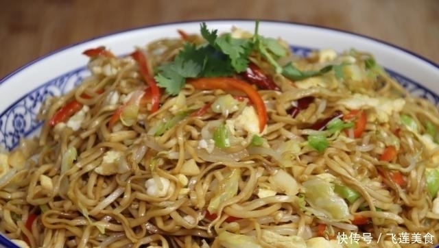 绿豆芽|面条不要再水煮着吃了,换种做法,天天吃都不腻,比水煮好吃10倍