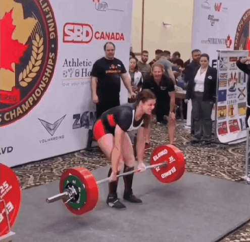 小姐姐|26岁力量举女神杰西卡，杠铃硬拉250公斤，翘臀腿粗肌肉线条明显