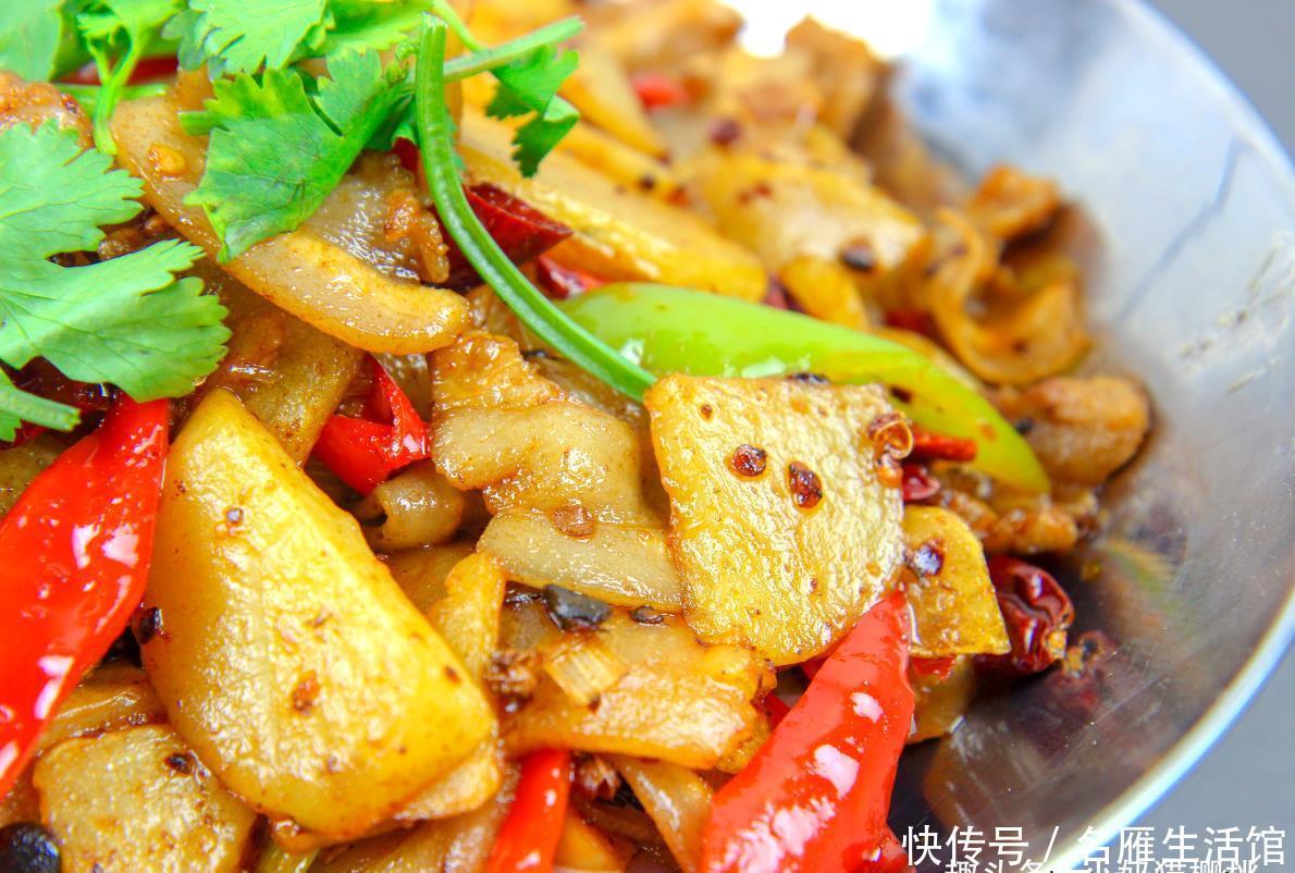 简单|每次去饭店都想吃的干锅土豆!简单操作在家也能做出饭店的味道
