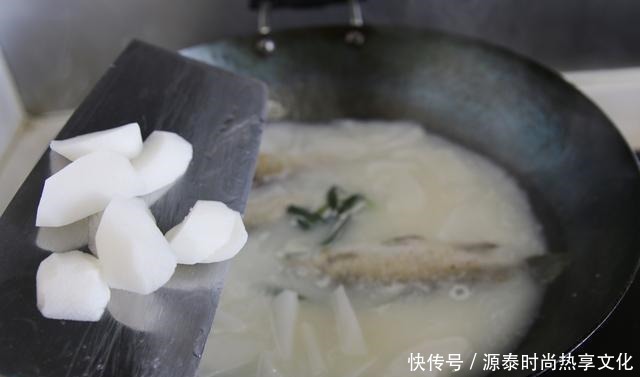 鲜肉|炖鱼汤有窍门，不管炖什么鱼，照这个方法做，汤鲜肉嫩无腥味