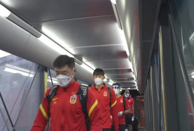 训练|国足对越南不能再输了:李铁将在接下来的训练中加大训练量!