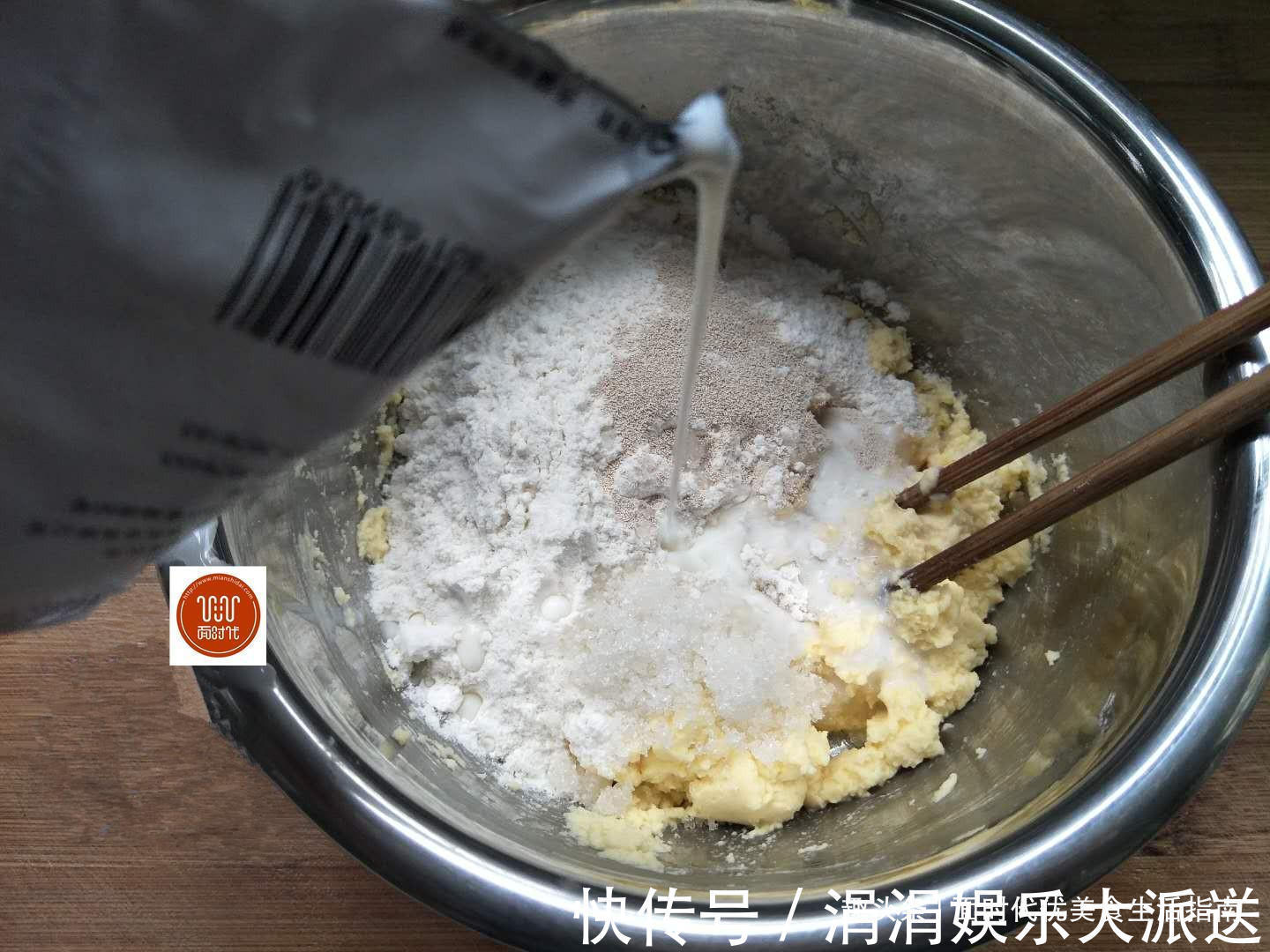 玉米饼，教你一招，比城里卖的蛋糕还要好吃，儿子一下吃了5个