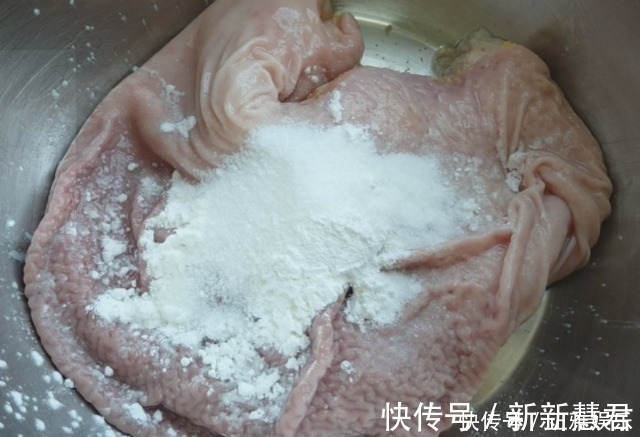洗猪肚，只用盐水就错了，教你小窍门，洗完猪肚不黏不腥，太好吃
