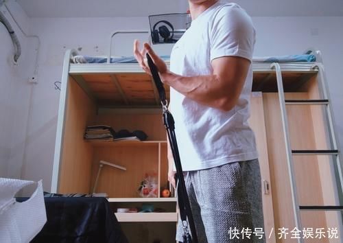 自律|空少小哥健身日常,胸毛腹毛连成线,满身精肌太可了!