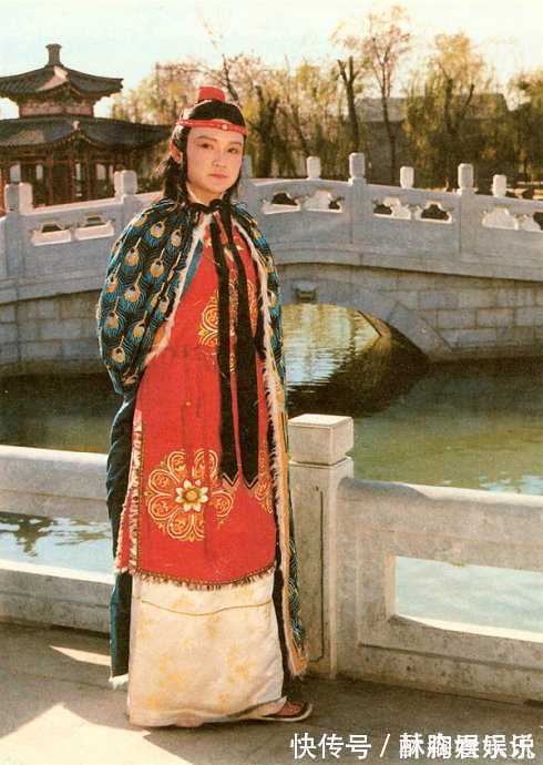 蒋玉菡$花袭人嫁给蒋玉菡后，对贾宝玉有多绝情两处细节揭开她的真面目