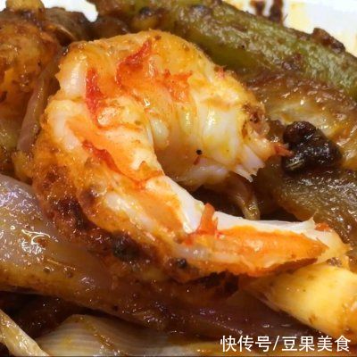 干锅香辣虾，做法简单，虾肉鲜甜，酱汁香辣，唆着手指越吃越香