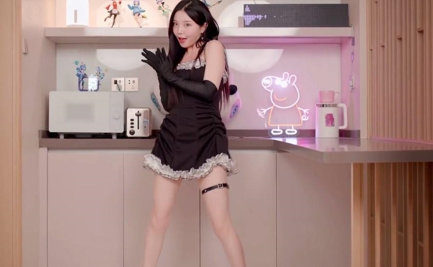 腿环|B站欣小萌换装舞蹈,6件衣服可爱大方,腿环设计深得人心