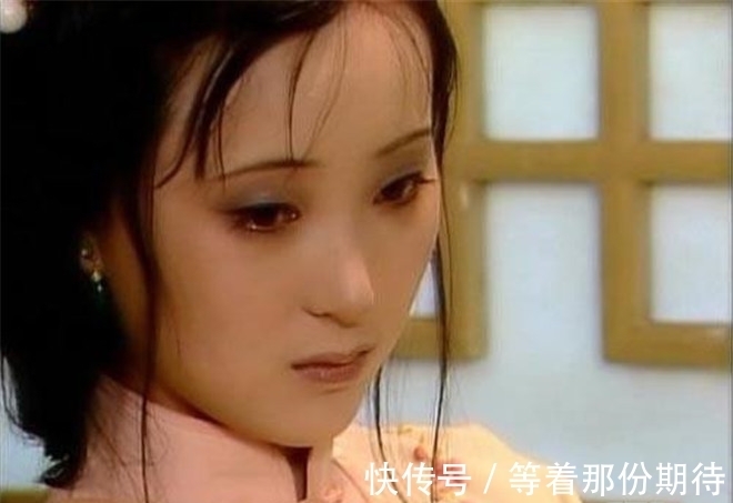 薛宝钗!薛宝钗大婚,贾探春不在婚礼现场待着,怎么跑去了林黛玉的潇湘馆