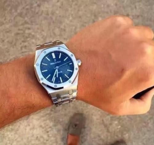 去健身房锻炼戴什么表？四款高级男士运动腕表盘点