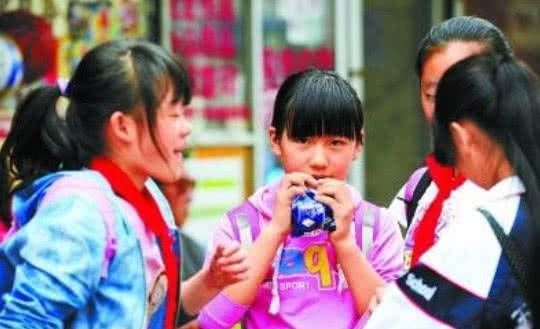 零食|老师很难找到零食,第二个在桌子上,最后一个是最安全的