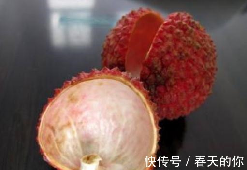 翠雀养家中,一点“垃圾”扔盆里,花朵似“鸟雀”,一开一大片