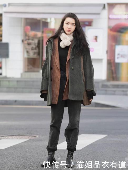 现在流行这样穿“西服外套”,时尚感十足,轻松成为街拍达人