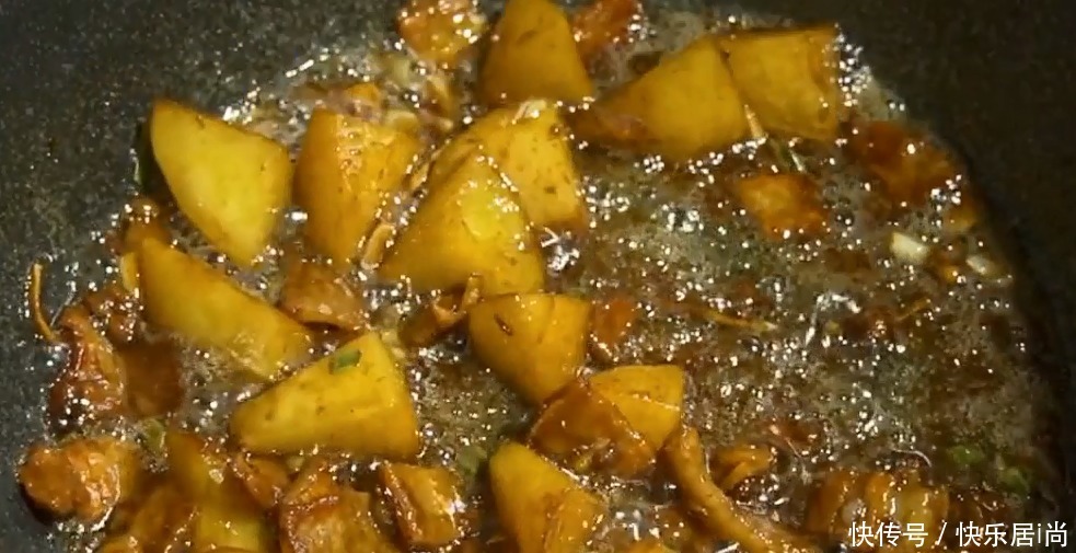 懒得炒菜,炖一锅懒人菜,荤素搭配,好吃不腻又简单!