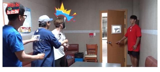 《RM向前沖》復(fù)刻經(jīng)典撕名牌陷爭議，引多家偶團(tuán)粉絲為偶像鳴不平