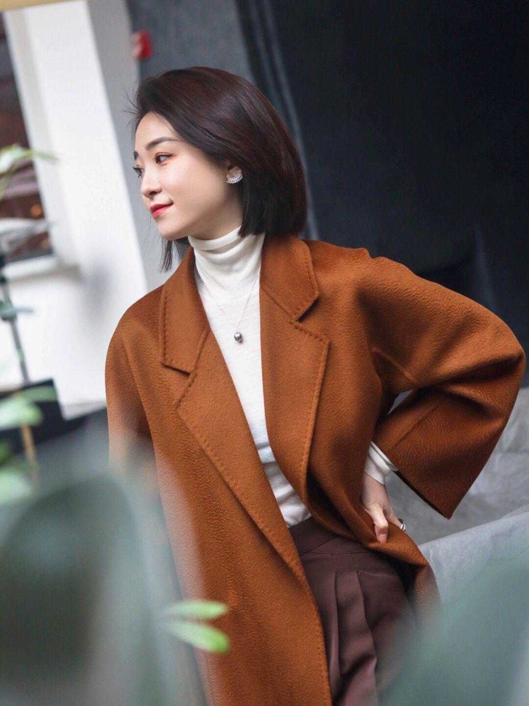 单一面|真正聪明的女人,通勤大衣这样搭,独具特色又干练气质