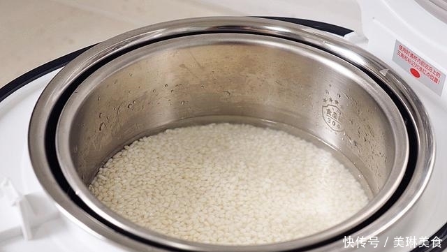 糕团|一杯糯米一碗红豆,蒸熟加搅拌,即成又香又软的糯米糕,再不用买